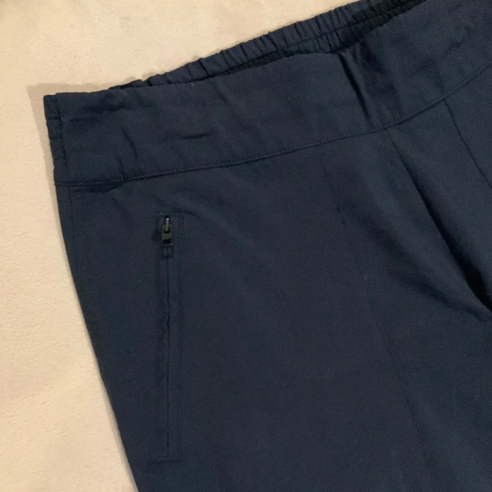 Athleta Blue 8 Lightweight High Rise Cargo pants Adventure Gym Active Sporty